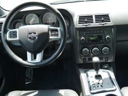 Used 2011 Dodge Challenger RWD image 16