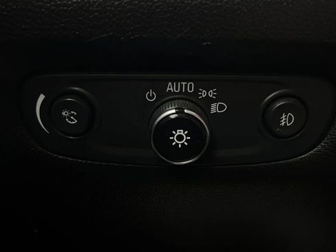 Used 2020 Chevrolet Traverse LT w/ Driver Confidence II Package image 41