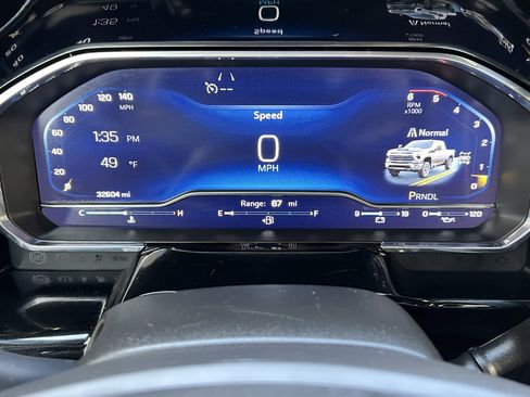 Used 2025 Chevrolet Silverado 2500 LT w/ Convenience Package image 28