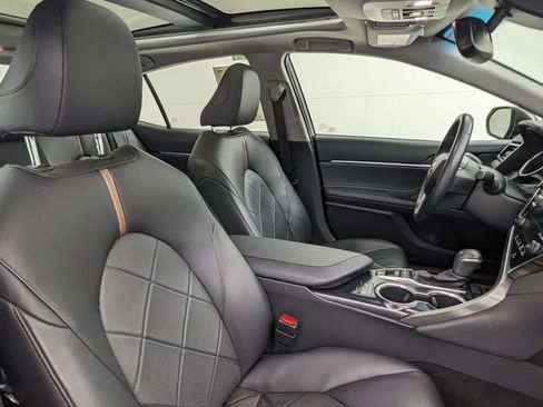 Used 2018 Toyota Camry XLE FWD image 39