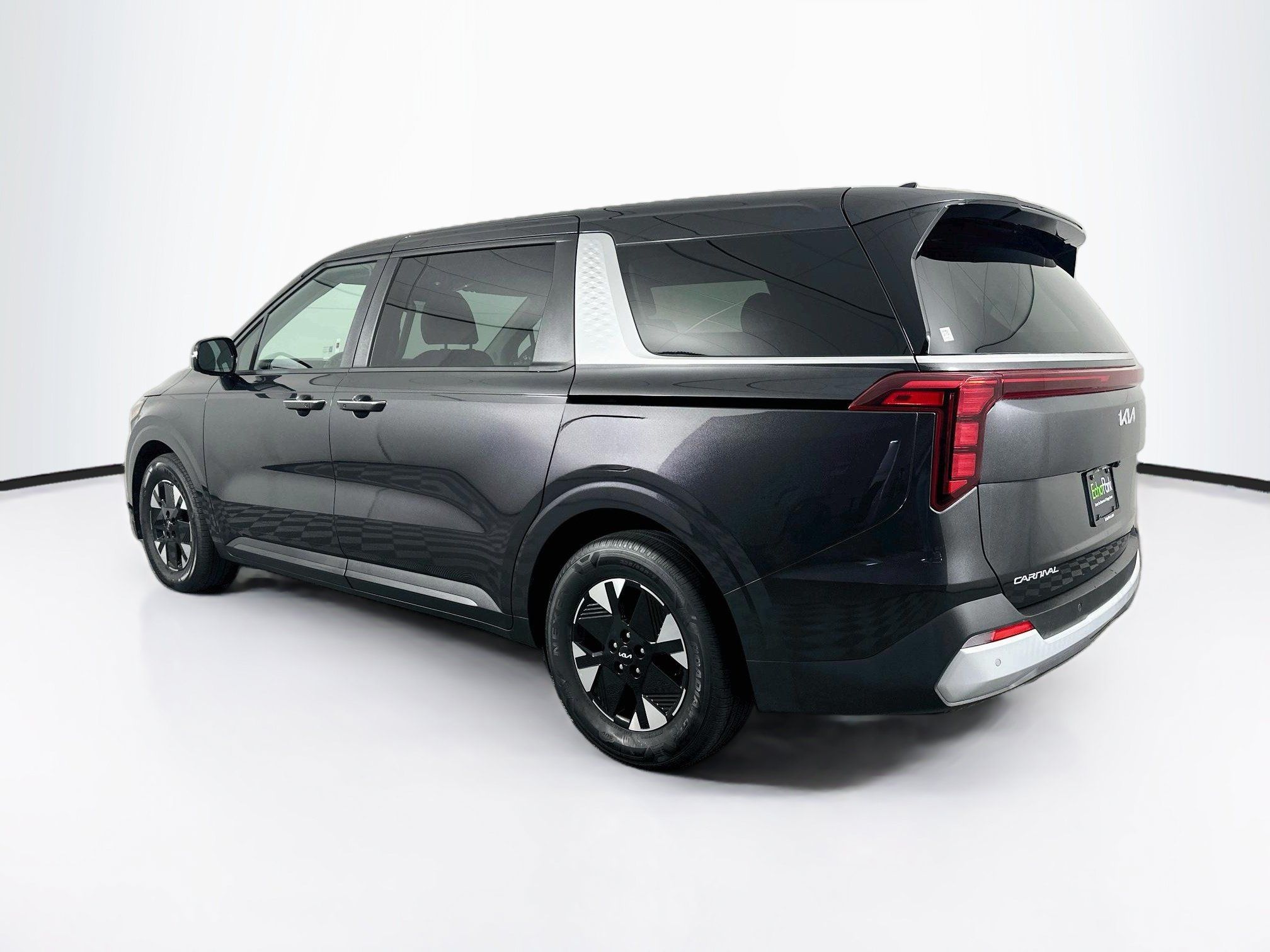Used 2026 Kia Carnival LXS FWD image 5
