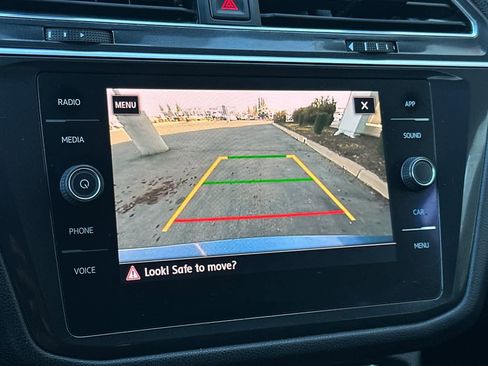 Used 2018 Volkswagen Tiguan SE image 22