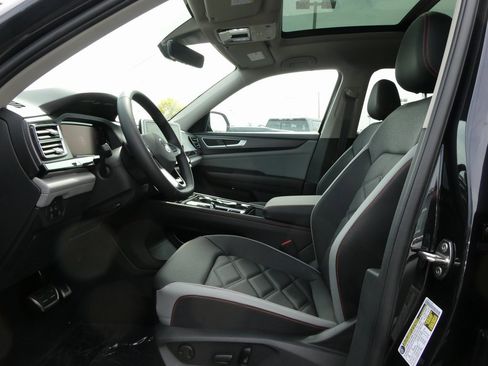 New 2025 Volkswagen Atlas Peak Edition SE image 30