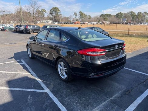 Used 2018 Ford Fusion SE FWD image 5