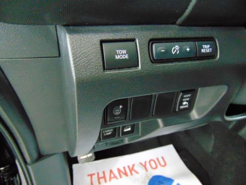 Used 2022 Nissan Frontier SV AWD/4WD image 15