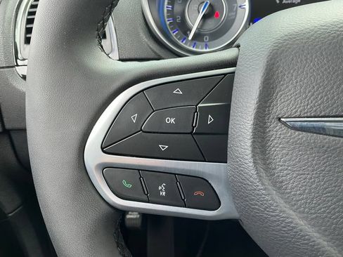 Used 2023 Chrysler 300 Touring RWD image 36