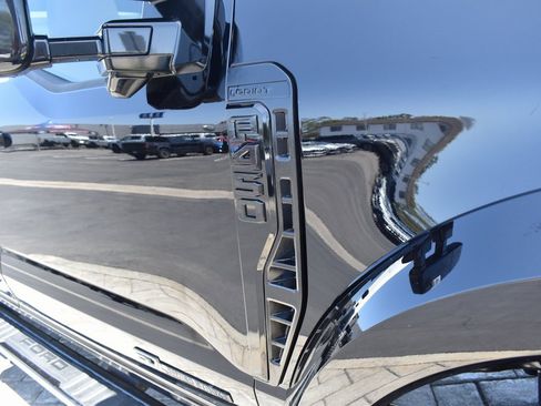 Used 2025 Ford F450 Lariat w/ FX4 Off-Road Package image 7