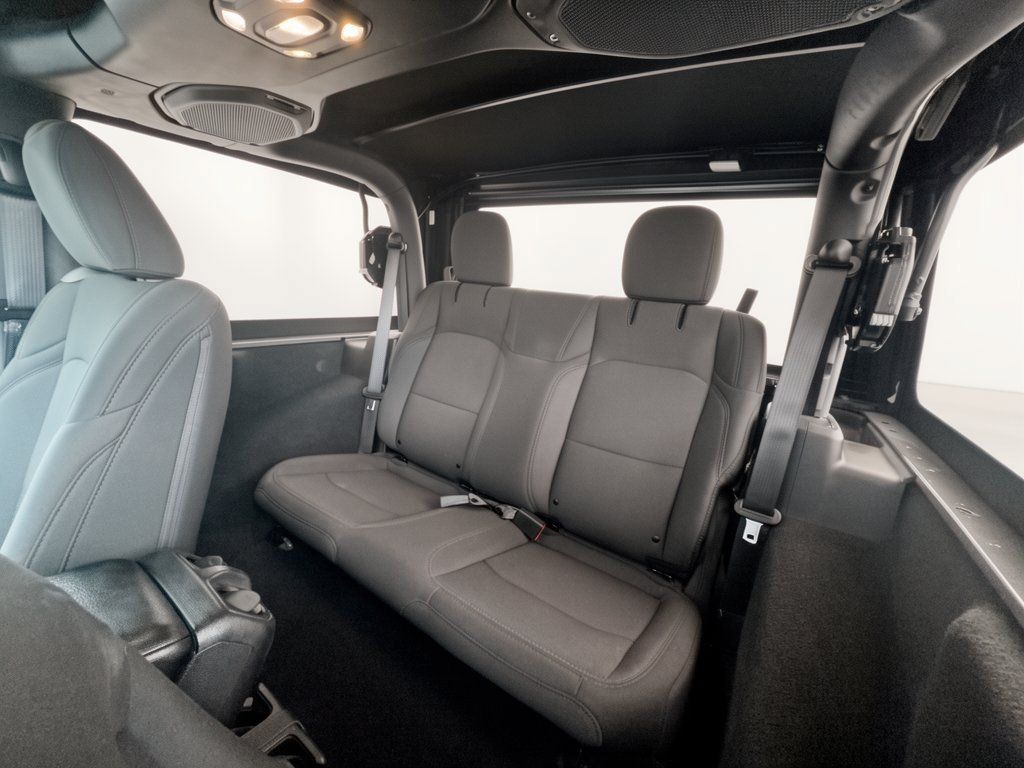 Used 2022 Jeep Wrangler Sport AWD/4WD image 25