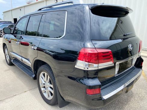 Used 2013 Lexus LX 570 4WD w/ Luxury Pkg image 3
