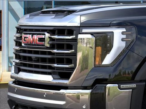 New 2026 GMC Sierra 2500 SLT w/ SLT Premium Package AWD/4WD image 13