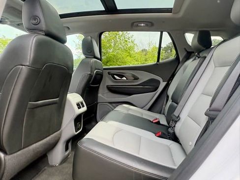Used 2023 GMC Terrain SLT w/ Tech Package FWD image 28