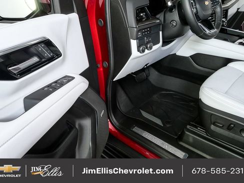 Used 2025 Chevrolet Tahoe Premier image 9
