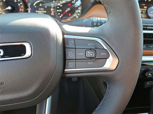 Used 2024 Jeep Compass Limited image 18