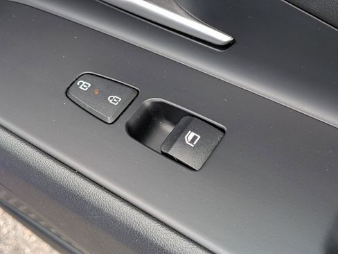 Used 2025 Hyundai Elantra SEL image 35