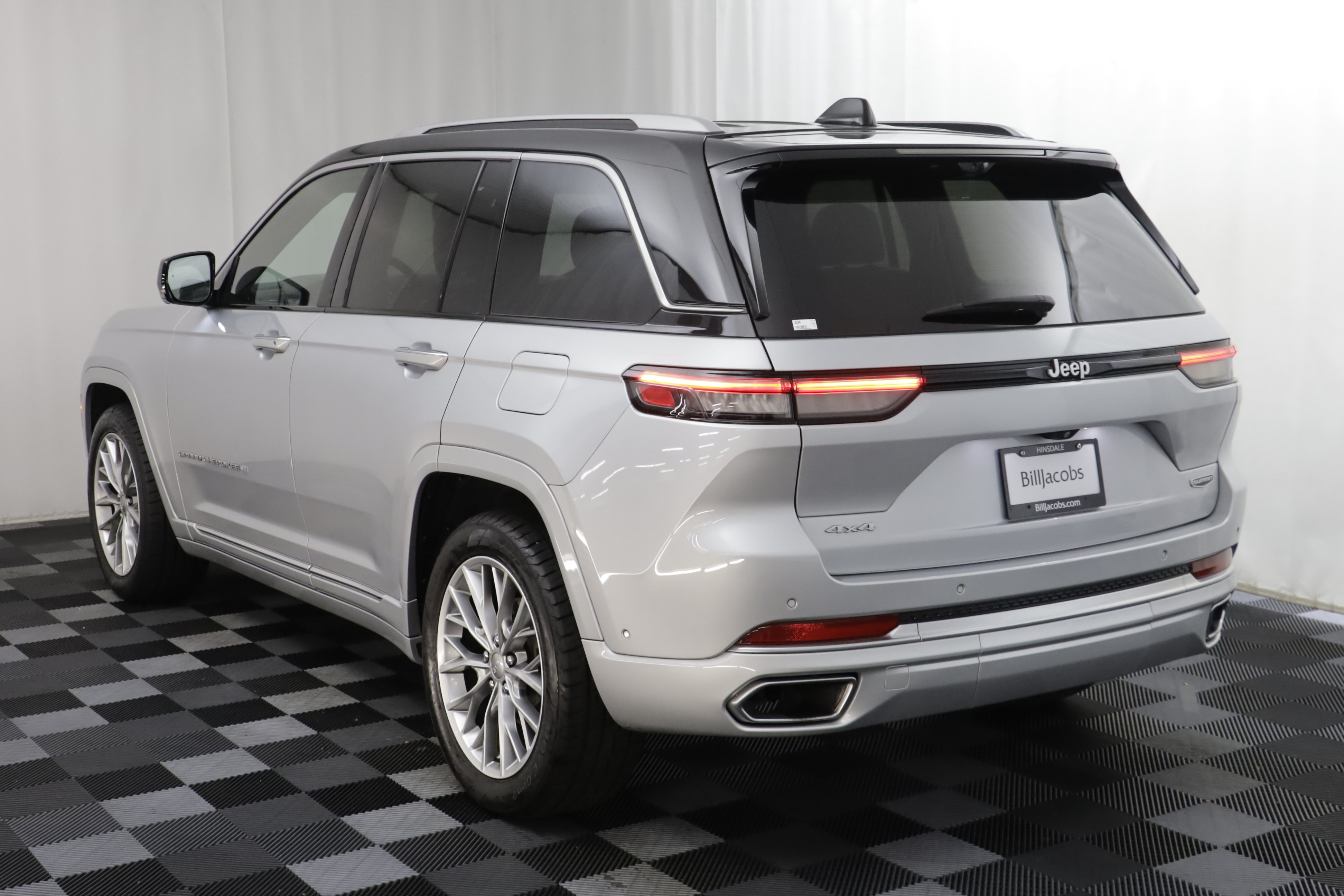 Used 2023 Jeep Grand Cherokee Summit w/ Adv Protech Group IV AWD/4WD image 21