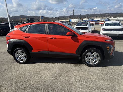 Used 2025 Hyundai Kona SE image 6