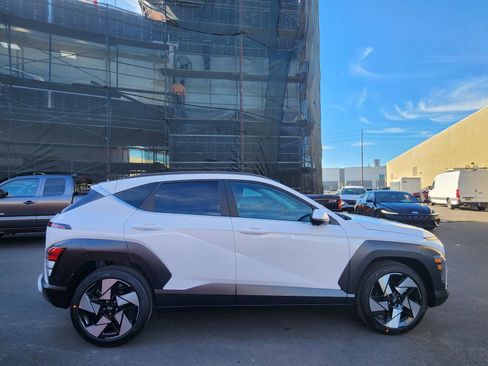 New 2026 Hyundai Kona Limited FWD image 8