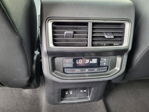 Used 2024 Volkswagen Atlas SE image 17