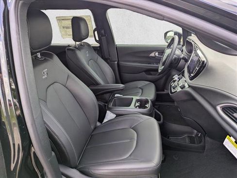 New 2026 Chrysler Pacifica Select image 14