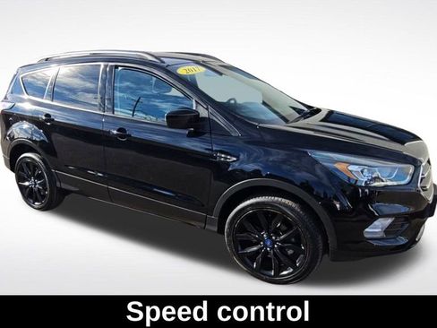 Used 2017 Ford Escape SE w/ SE Sport Appearance Package image 10