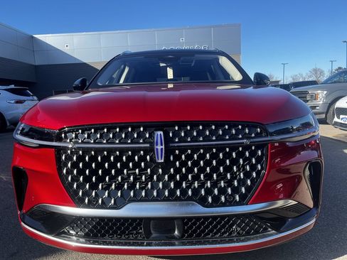 Used 2025 Lincoln Nautilus Reserve AWD/4WD image 3