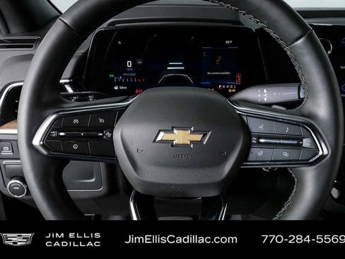 Used 2025 Chevrolet Tahoe High Country RWD image 9