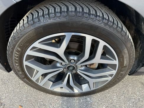 Used 2020 Land Rover Range Rover Velar R-Dynamic S image 9