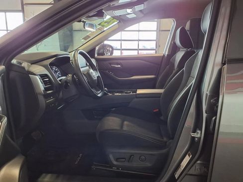 Used 2025 Nissan Rogue SV AWD/4WD image 19