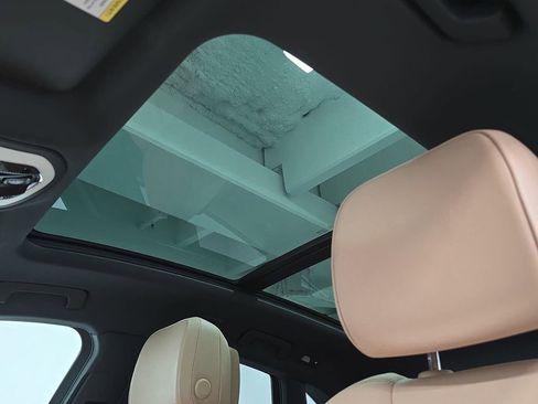 Certified 2021 Porsche Macan AWD/4WD image 26