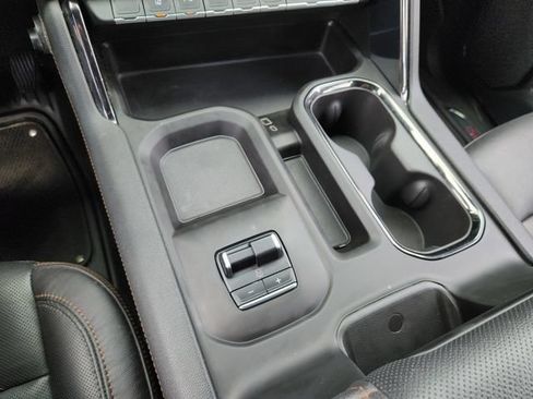 Used 2024 GMC Sierra 2500 AT4 w/ AT4 Premium Plus Package AWD/4WD image 18