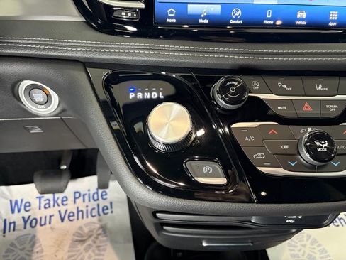 New 2026 Chrysler Pacifica Select AWD/4WD image 13