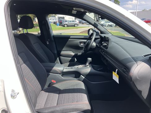 Used 2027 Honda HR-V Sport image 34