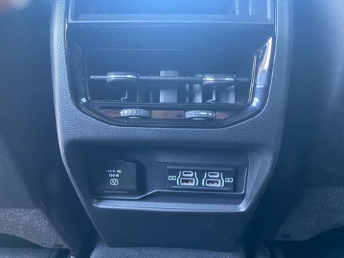 Used 2025 Jeep Grand Cherokee Altitude AWD/4WD image 32