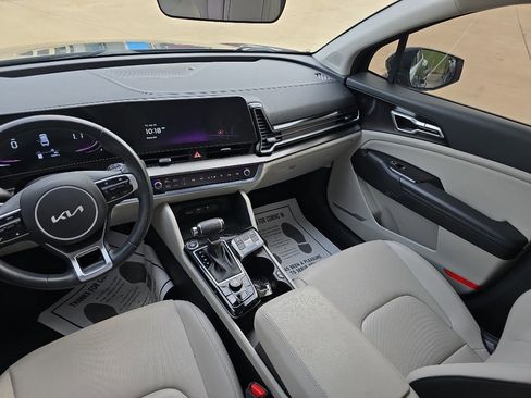 Used 2024 Kia Sportage EX image 9