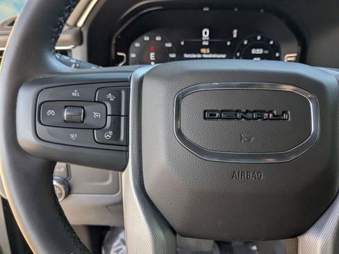 Used 2024 GMC Yukon XL Denali image 23