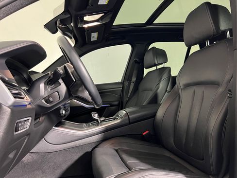 Used 2022 BMW X5 xDrive40i w/ M Sport Package image 14