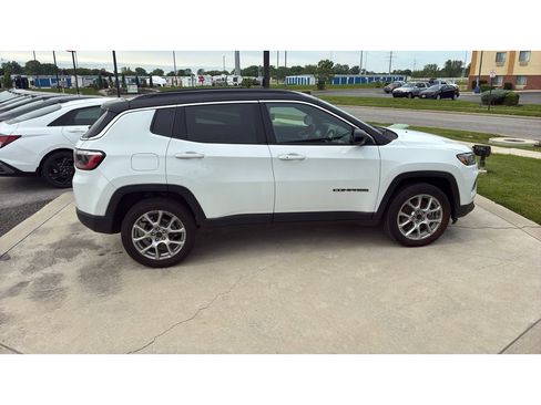 Used 2025 Jeep Compass Limited AWD/4WD image 6