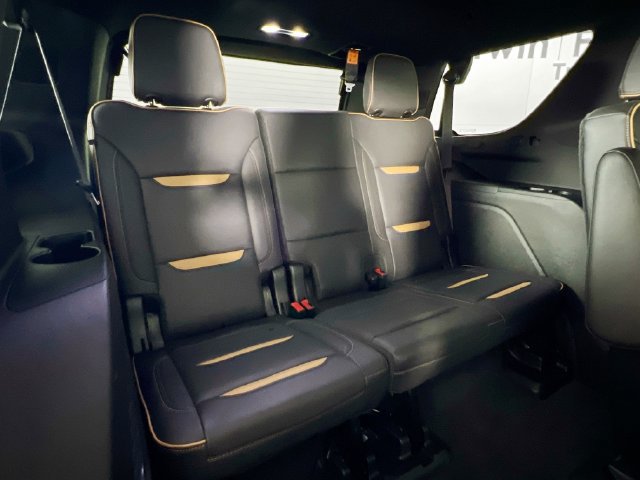 Used 2021 GMC Yukon AT4 w/ Technology Package AWD/4WD image 17