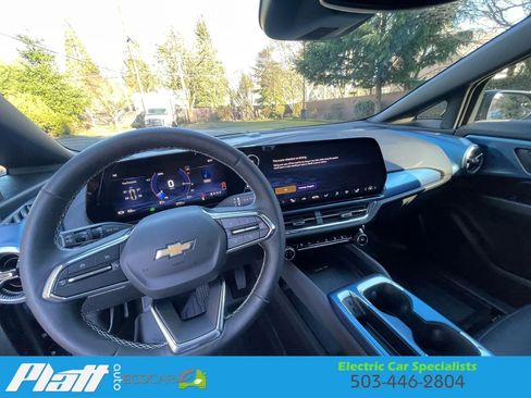 Used 2025 Chevrolet Equinox EV LT w/ Convenience Package image 35