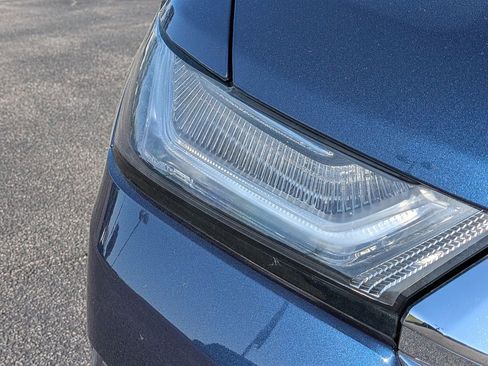 Used 2023 Chevrolet Traverse LT image 12