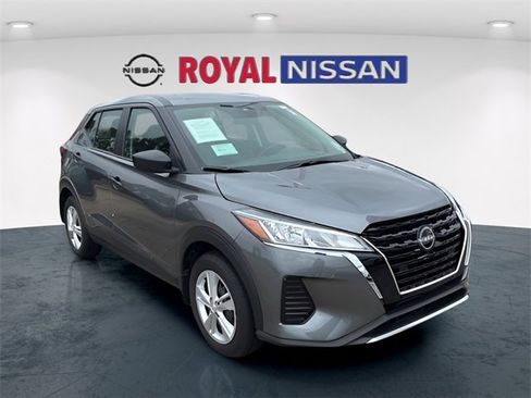Used 2025 Nissan Kicks Play S image 1