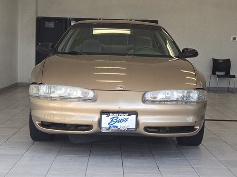 Used 1998 Oldsmobile Intrigue FWD image 2