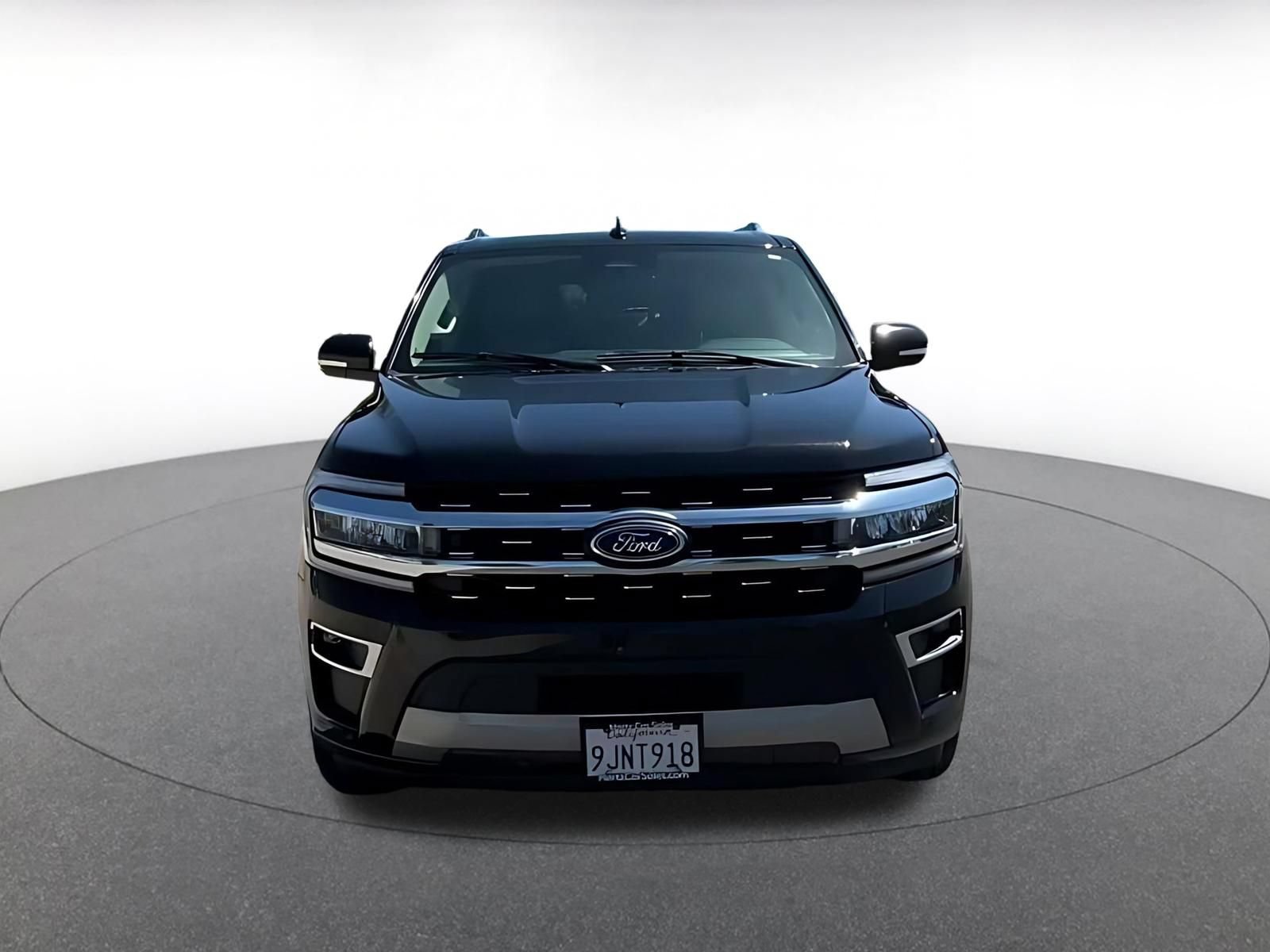 Used 2024 Ford Expedition Limited RWD image 3