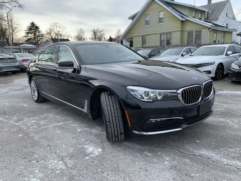 Used 2017 BMW 740i xDrive image 3