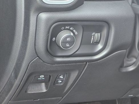 Used 2022 RAM 1500 Big Horn AWD/4WD image 36