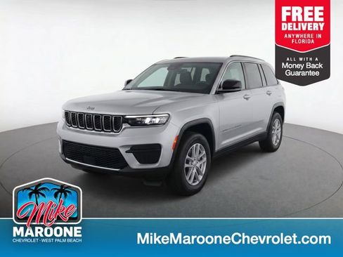 Used 2024 Jeep Grand Cherokee Laredo X w/ Trailer Tow Package AWD/4WD image 1