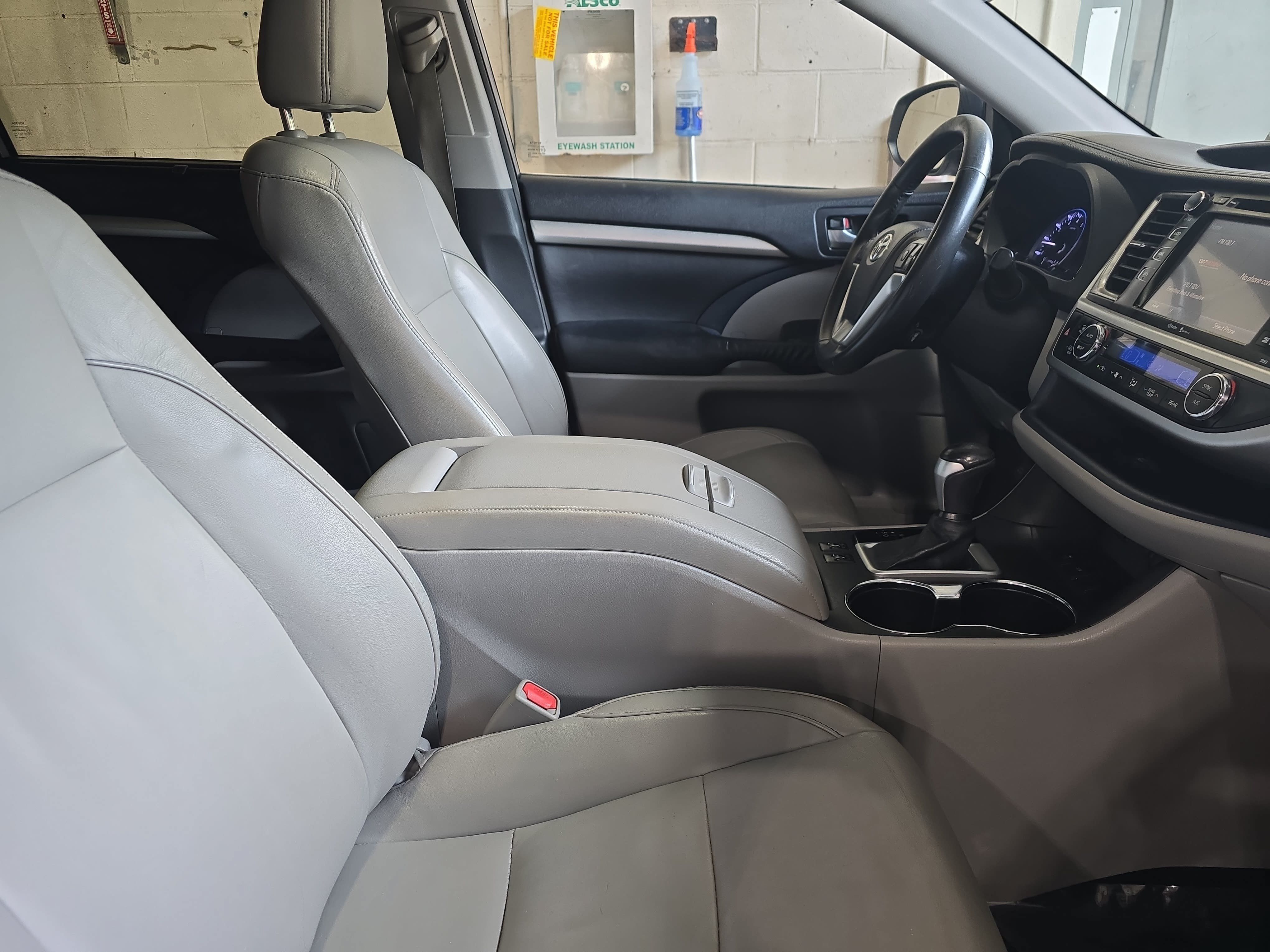 Used 2015 Toyota Highlander XLE FWD image 10