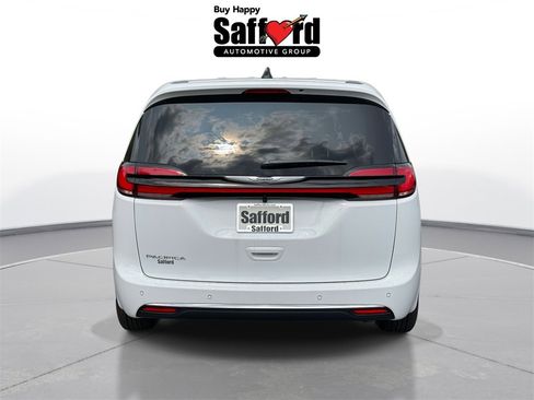 New 2026 Chrysler Pacifica Select image 6