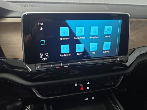 Used 2024 Volkswagen Atlas SE image 24