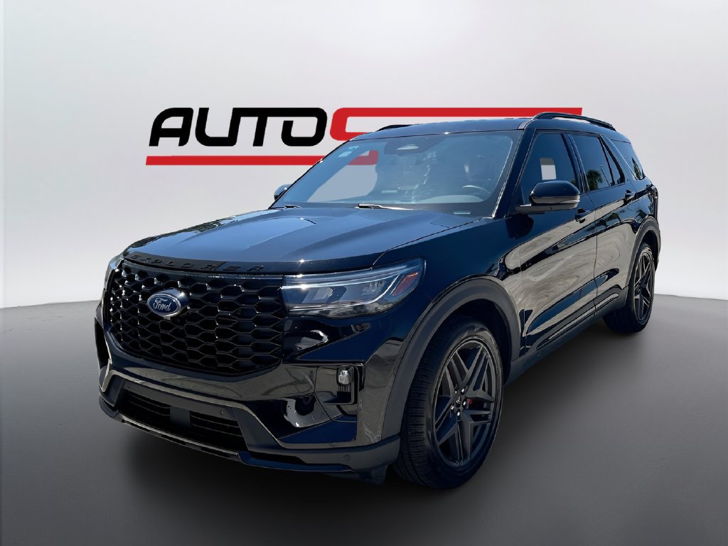 Used 2025 Ford Explorer ST AWD/4WD image 3